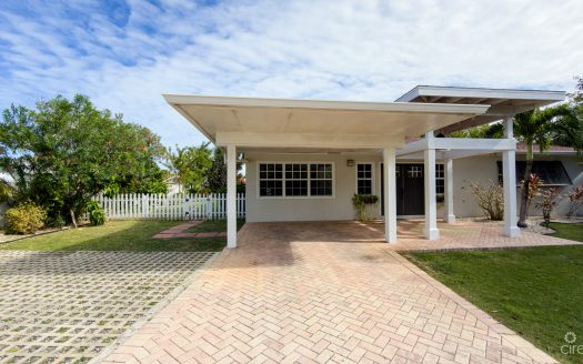 WEST BAY FAMILY HOME WITH POOL