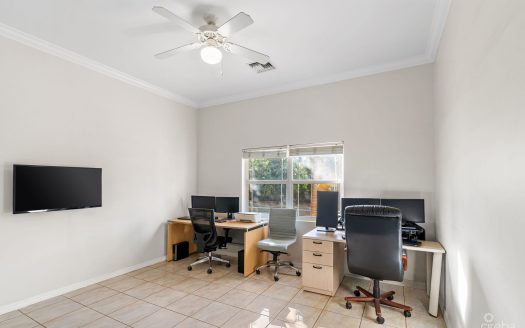 LARGE 5- BEDROOM HOME IN BEACH BAY, BODDEN TOWN