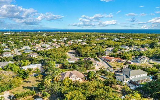 LARGE 5- BEDROOM HOME IN BEACH BAY, BODDEN TOWN