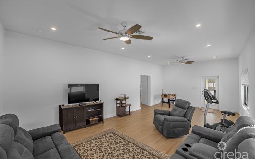 SPACIOUS MODERN 4BR W/ EN-SUITES & BONUS ROOM – GATED COMMUNITY