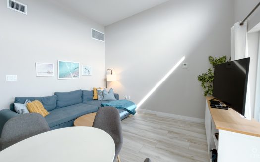 DOWNTOWN REACH 1 BED CONDO