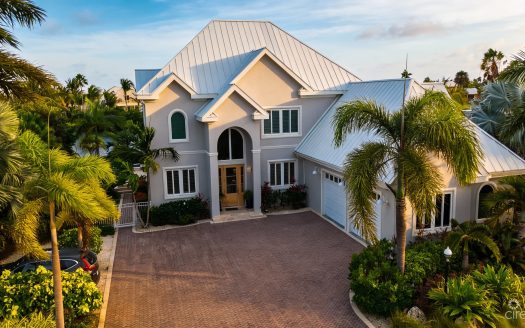 THE SHORES CANAL FRONT HOME