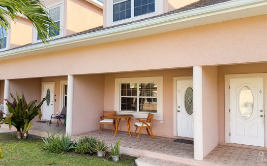 CREST PALMS TOWNHOUSE