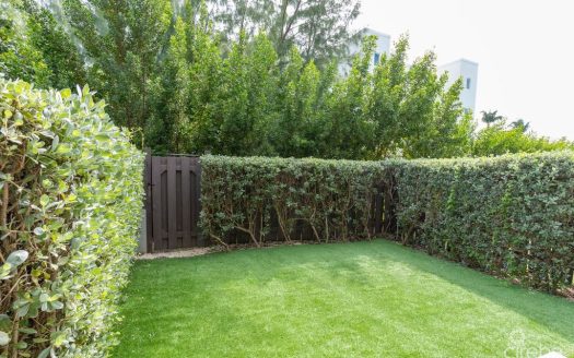 SOUTH BAY ESTATES – 4 BED TOWNHOME WITH EXCEPTIONAL FLOOR PLAN