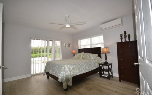 “THE BOATHOUSE” MANGROVE POINT 2 BEDROOM COTTAGE WITH BOAT SLIP