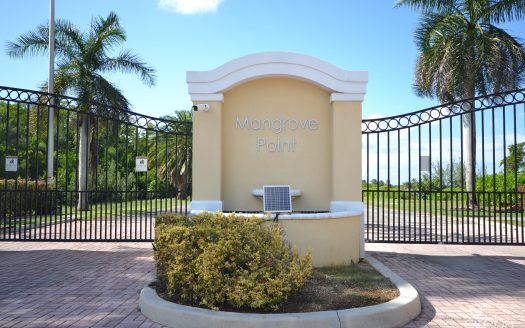 “THE BOATHOUSE” MANGROVE POINT 2 BEDROOM COTTAGE WITH BOAT SLIP