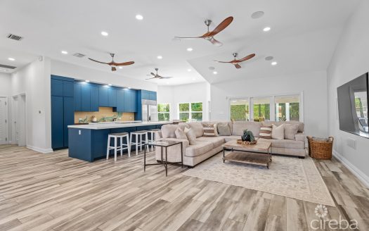 JACARANDA COURT 35, SOUTH SOUND HOME