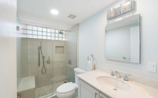 BRITANNIA LIONS COURT 322, SEVEN MILE BEACH CORRIDOR