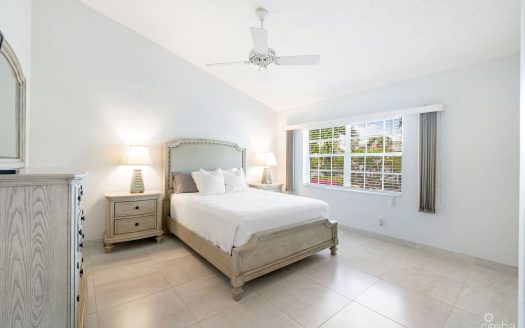 BRITANNIA LIONS COURT 322, SEVEN MILE BEACH CORRIDOR