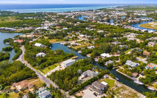 RED BAY WOODSTOCK DR OVERSIZED CANAL FRONT LOT