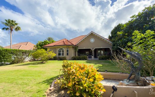 YACHT CLUB CANAL FRONT HOME 3 BED