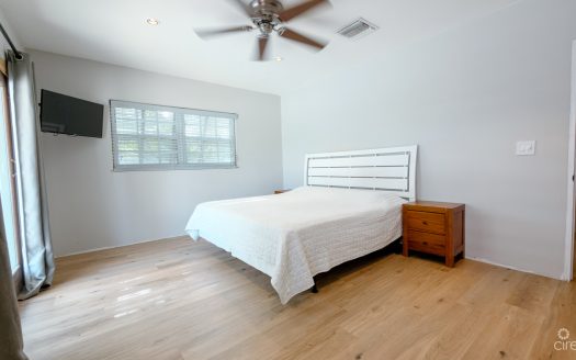 WEST BAY FAMILY HOME WITH POOL