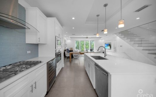 SOUTH BAY ESTATES – 4 BED TOWNHOME WITH EXCEPTIONAL FLOOR PLAN