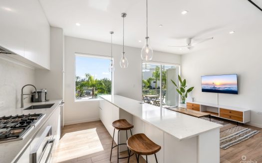 ONE CANAL POINT 324, SEVEN MILE CORRIDOR