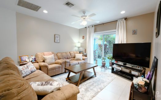 LAKE WILLOW 3 BED FAMILY HOME