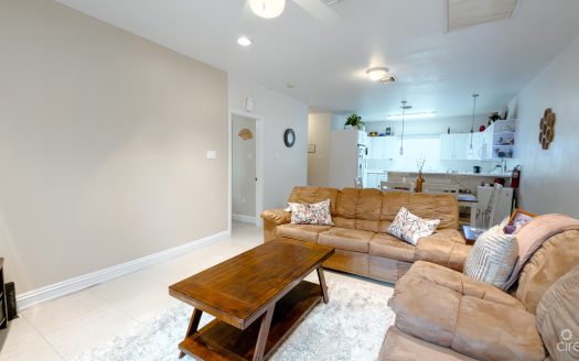 LAKE WILLOW 3 BED FAMILY HOME