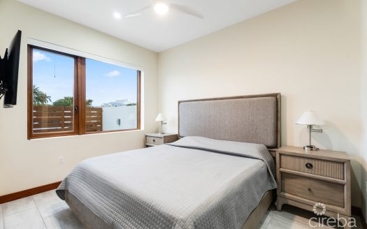 ARVIA CANAL FRONT 2 BED, 2 BATH PLUS DEN