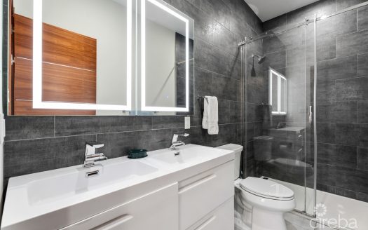 ARVIA CANAL FRONT 2 BED, 2 BATH PLUS DEN