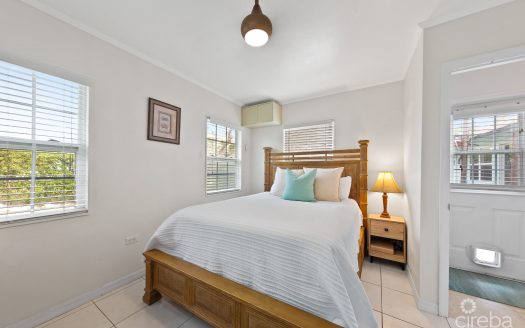 STARLET CRESCENT DUPLEX, WEST BAY