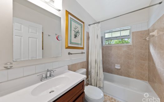 STARLET CRESCENT DUPLEX, WEST BAY