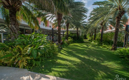 PRIME 1-BED CONDO AT THE GROVE | STEPS TO SMB & RESORT-STYLE LIVING