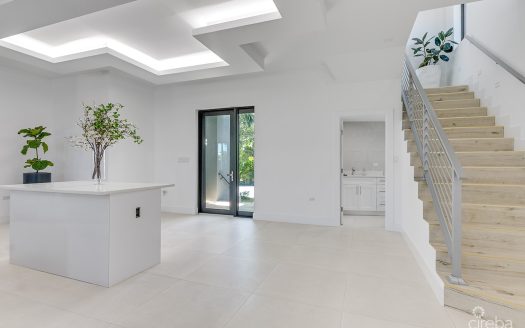 ROYAL PALMS – 5 BEDROOM ESTATE W/RENTAL UNIT