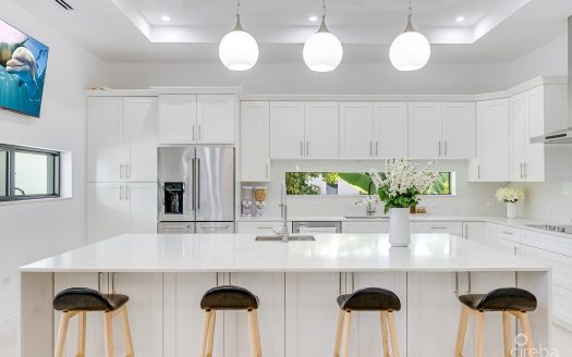 ROYAL PALMS – 5 BEDROOM ESTATE W/RENTAL UNIT