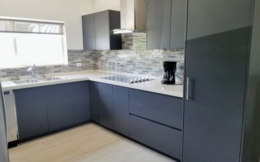 ROYAL PINES SPACIOUS TOWNHOUSE STYLE CONDO