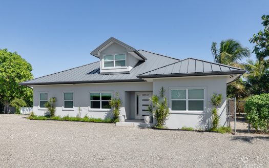 ELEVATED, 6-BEDROOM SINGLE FAMILY HOME ON A MASSIVE PARCEL ELEVATED, 6-BEDROOM SINGLE FAMILY HOME ON A MASSIVE PARCEL