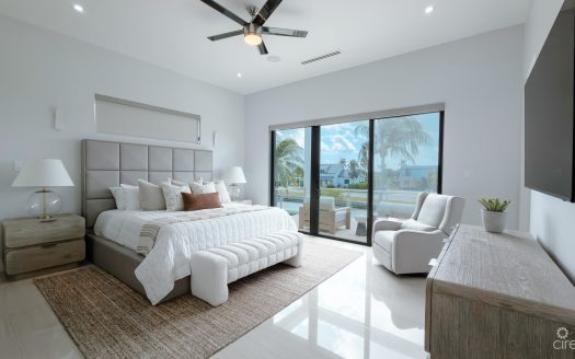 CRYSTAL HARBOUR CANAL FRONT HOME