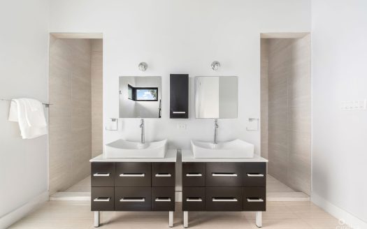 DAUM QUAY 12, CRYSTAL HARBOUR CANAL FRONT HOME