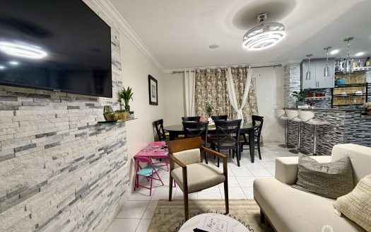 TROPICAL HAVEN – REMODELLED 3 BEDROOM CONDO!