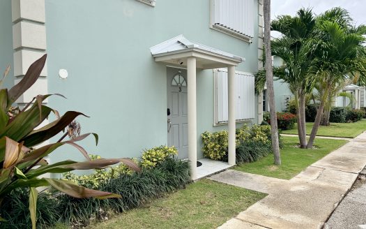 TROPICAL HAVEN – REMODELLED 3 BEDROOM CONDO!