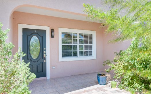 FULLY REMODELED 3 BEDROOM TOWNHOME IN PARK TRACE