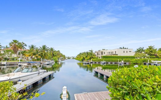 CYPRESS POINTE NORTH 101 – CANAL FRONT CRYSTAL HARBOUR CYPRESS POINTE NORTH 101 – CANAL FRONT CRYSTAL HARBOUR