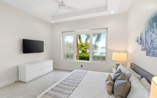 CYPRESS POINTE NORTH 101 – CANAL FRONT CRYSTAL HARBOUR