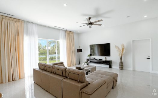 TARPON CIRCLE 4 BED FAMILY HOME