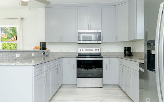 COCONUT VILLAGE – REDUCED – 3BEDS LAKEFRONT HOME COCONUT VILLAGE – REDUCED – 3BEDS LAKEFRONT HOME