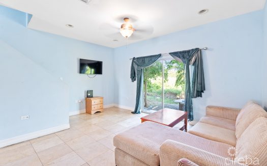 VERY MOTIVATED SELLER! SCHOLARS RETREAT 3-BEDROOM END UNIT