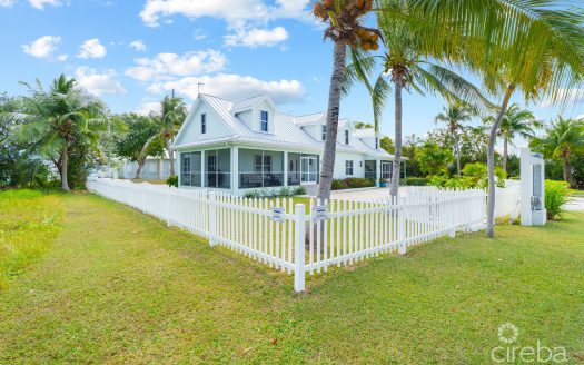 HIGHLANDS – ONE SIDE OF A DUPLEX