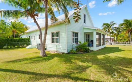 HIGHLANDS – ONE SIDE OF A DUPLEX