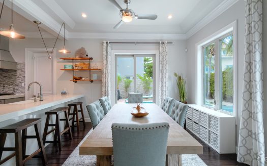 CAMELOT DRIVE HOME, SEVEN MILE BEACH