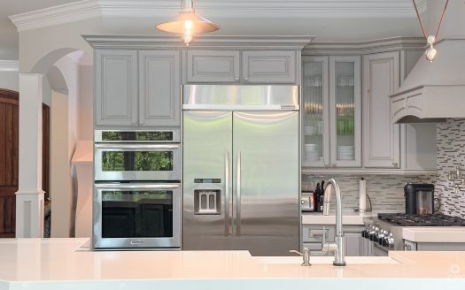 CAMELOT DRIVE HOME, SEVEN MILE BEACH