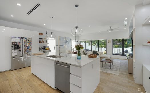 SALT AIR TOWNHOME END UNIT 4 BED