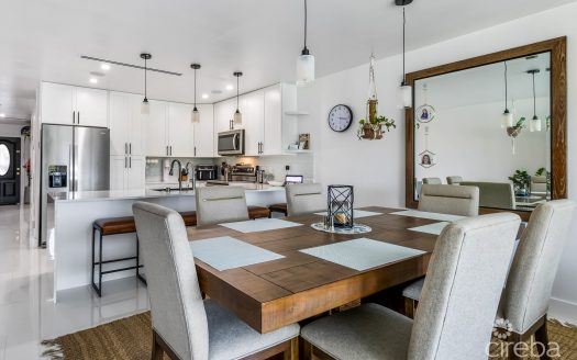 #6 LAKESHORE VILLAS / 2 BED PLUS DEN / 3 BATH