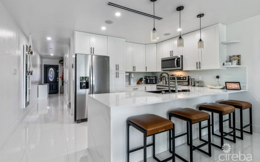 #6 LAKESHORE VILLAS / 2 BED PLUS DEN / 3 BATH #6 LAKESHORE VILLAS / 2 BED PLUS DEN / 3 BATH