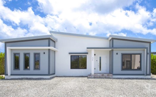 MODERN 3 BED, 3 BATH SINGLE FAMILY HOME. WITH BONUS OFFICE/DEN.