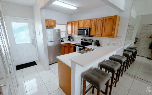 PLANTATION VILLAGE – 7 MILE BEACH CONDO