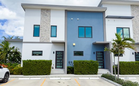 THE LAGOONS WATERFRONT TOWNHOUSE