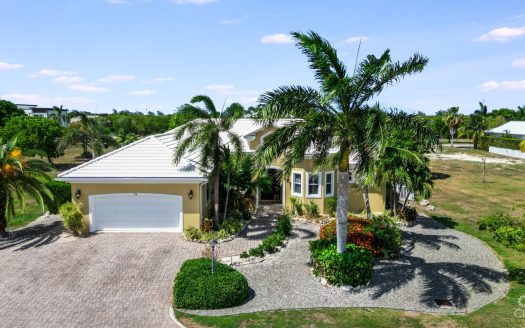 THE SHORES FAMILY HOME